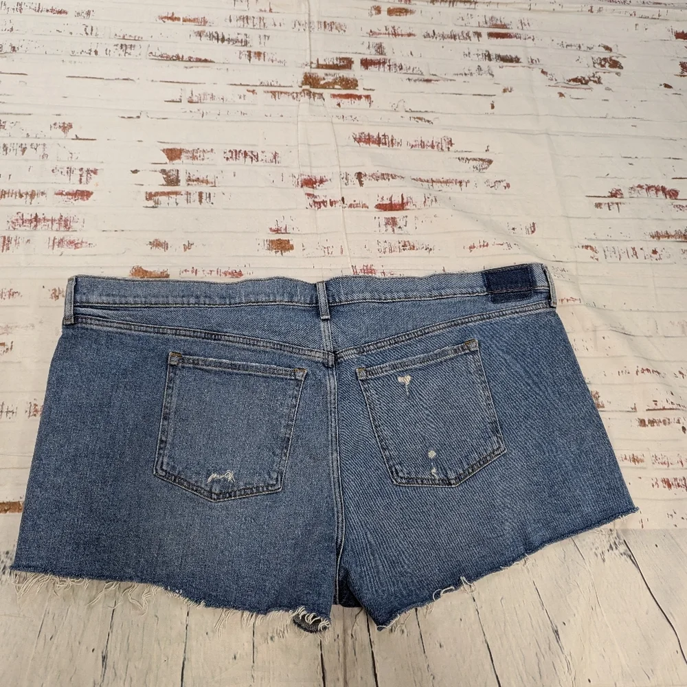 Abercrombie and Fitch The Mom Short
